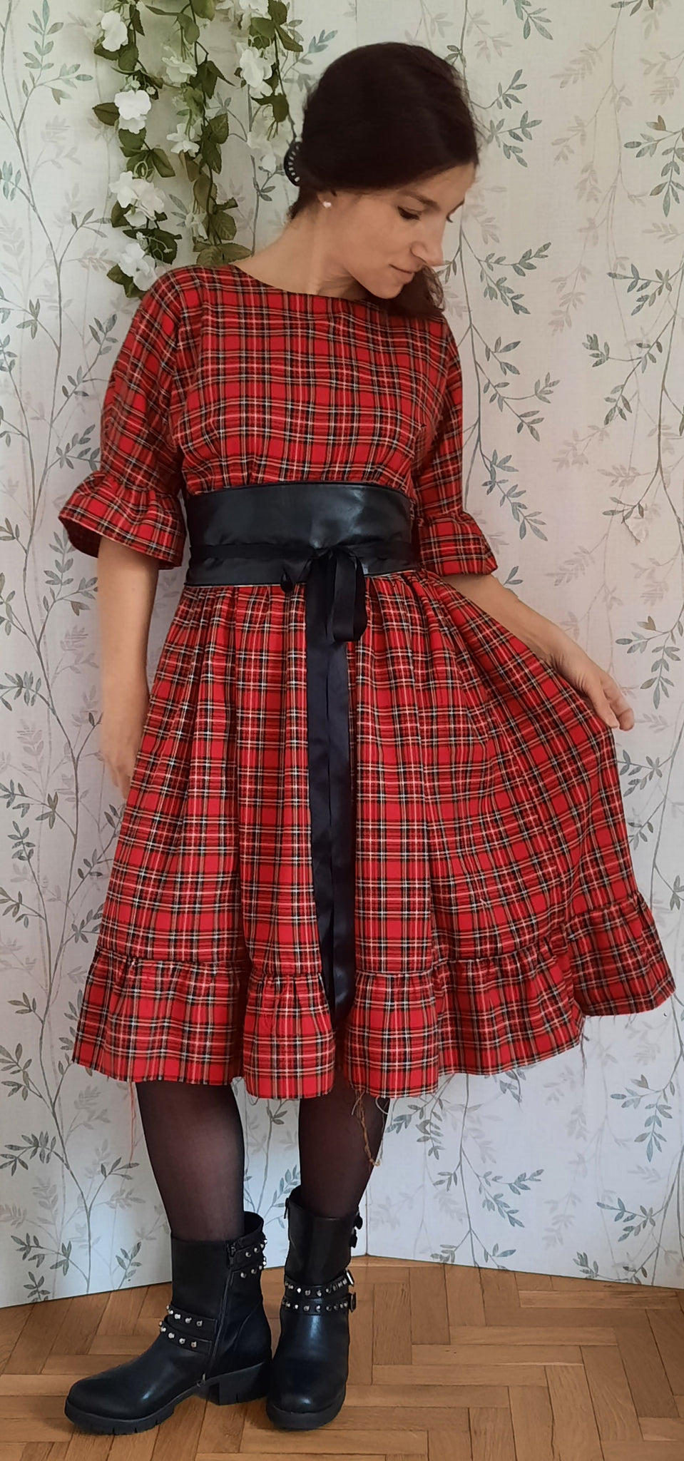 Abito tartan rosso, abito midi con ruches