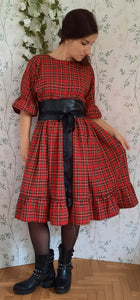 Abito tartan rosso, abito midi con ruches